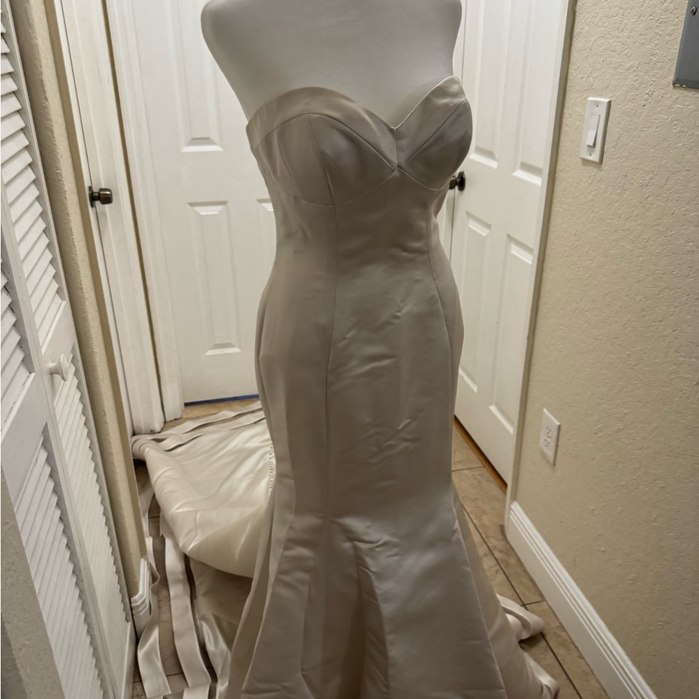 REBECCA INGRAM WEDDING DRESSES-Affordable-New never worn.